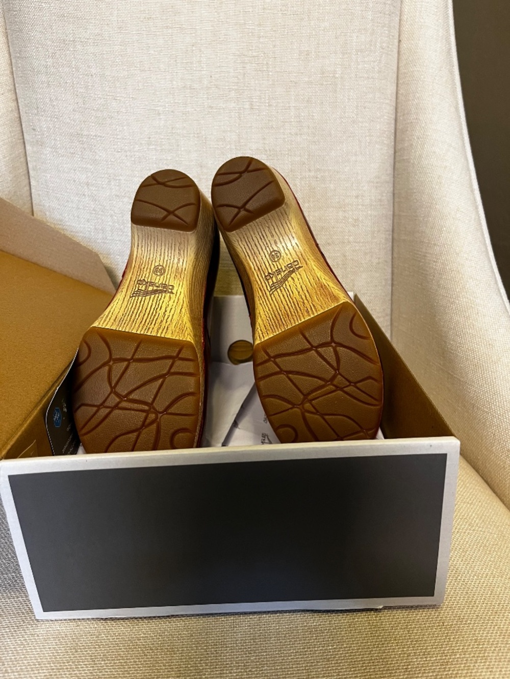 Dansko Lilah Red Waxy Burnished Clogs Size 38 (8) *NEW* - Picture 4 of 6